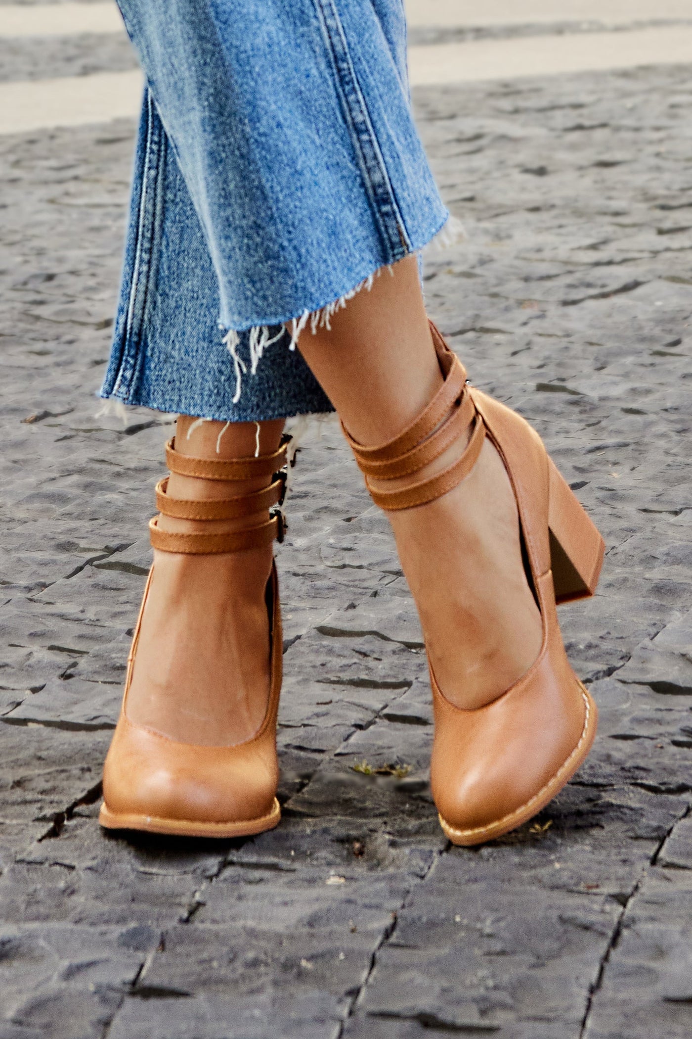 Casilda - Smooth orthopedic sandals with ankle strap and thick heel
