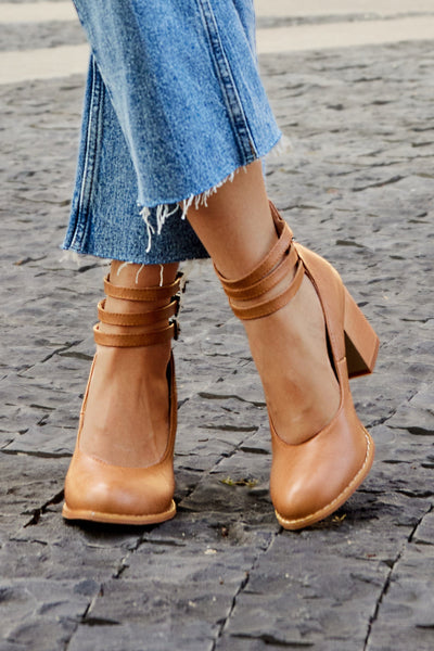 Casilda - Smooth orthopedic sandals with ankle strap and thick heel